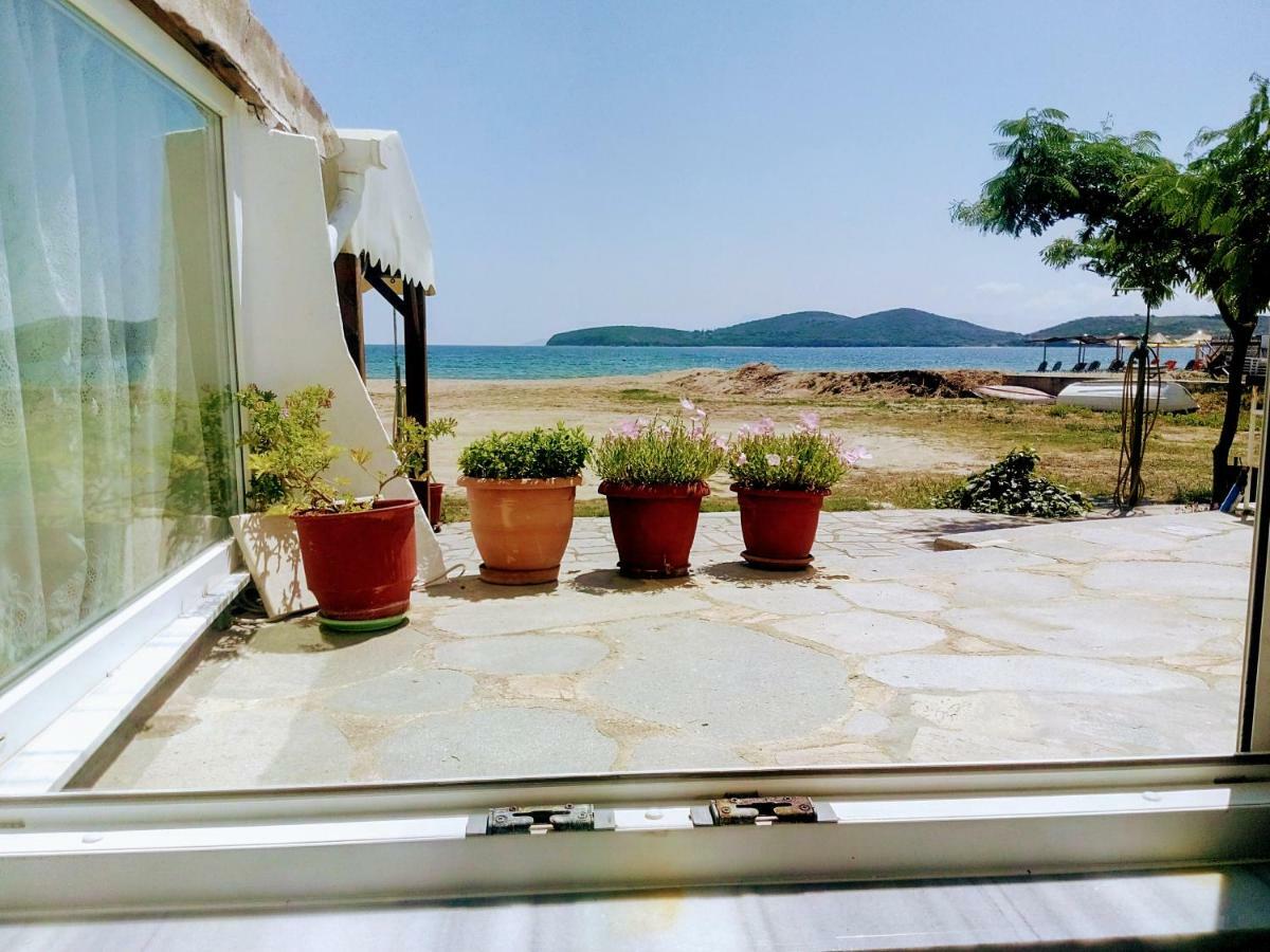 Retro Beach House Nea Peramos  Exterior photo