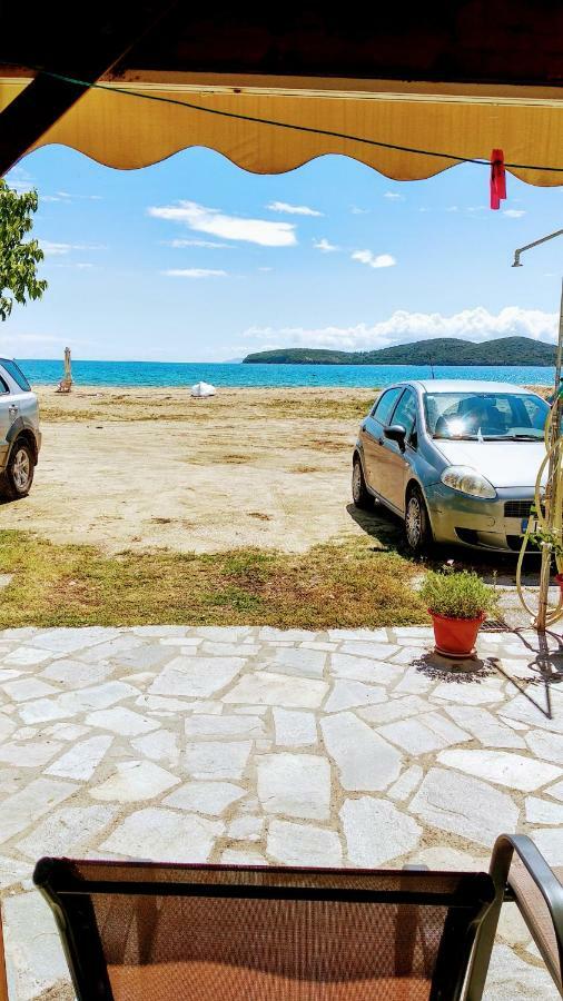 Retro Beach House Nea Peramos  Exterior photo